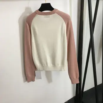 Шерстяной пуловер с вышитым логотипом на груди в цветную блокировку - Стиль с длинными рукавами