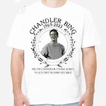 Мэтью Перри Чендлер Бинг 1969 – 2023 Футболка Hi I'm Chandler Make Jokes IN728