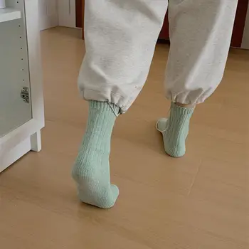 Рождественские носки Уютные зимние носки средней длины с противоскользящим трикотажным дизайном, защита лодыжек для женщин, толстые мягкие праздничные носки без запаха